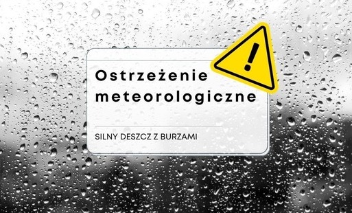 silny deszcz z burzami